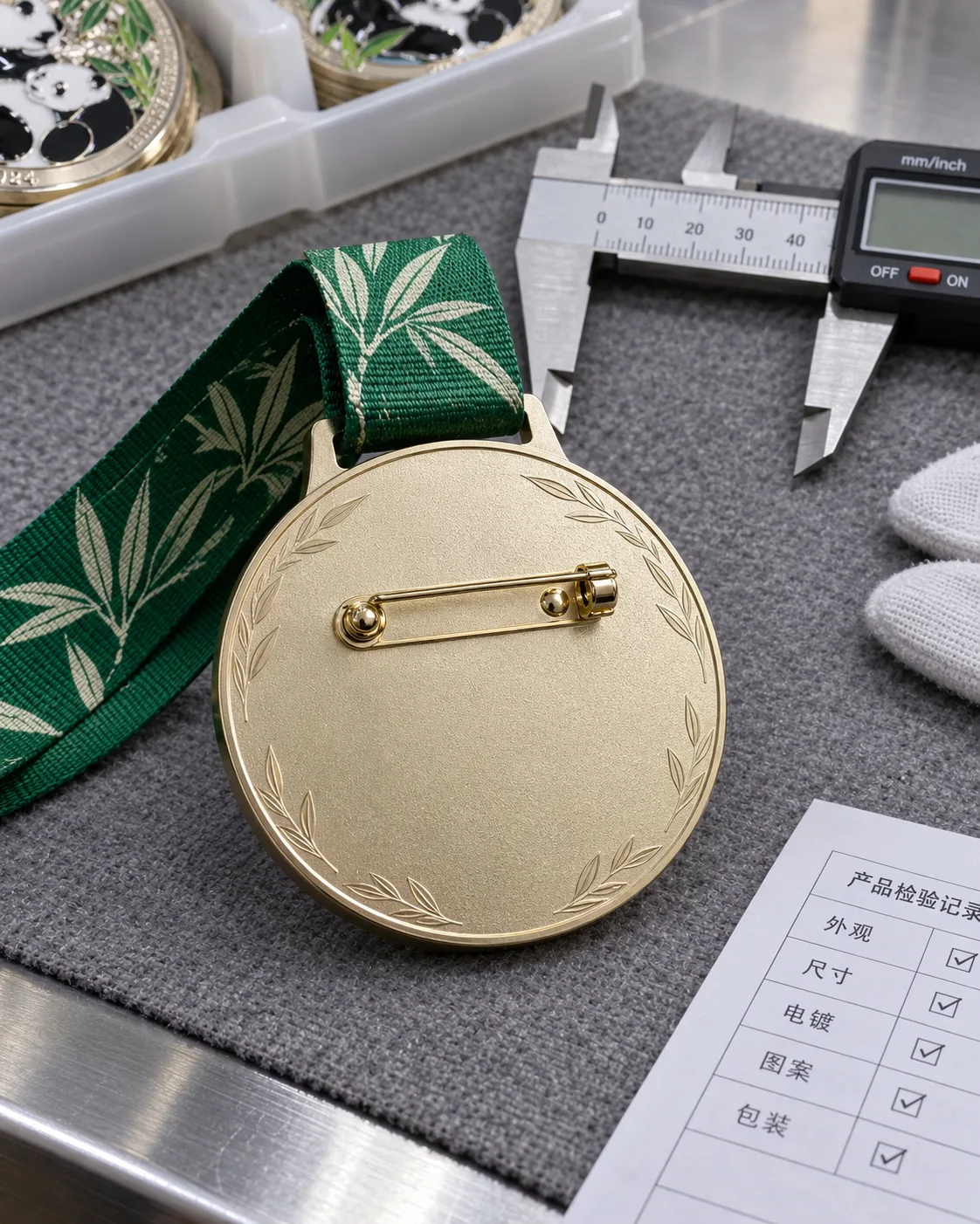 大熊猫保护主题纪念章定制案例|软珐琅与独立编号背面