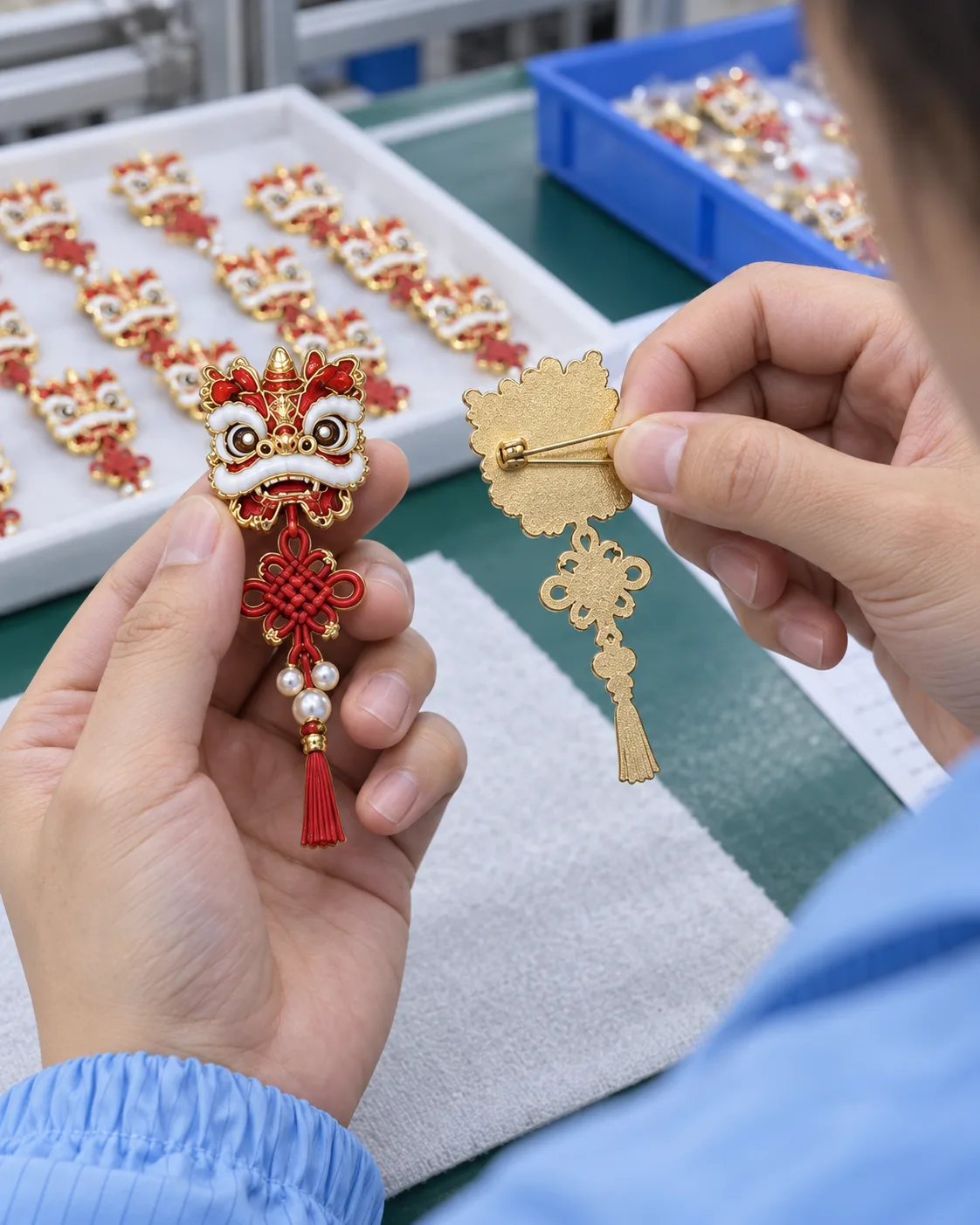 醒狮中国结胸针定制案例|可拆流苏与双保险针质检