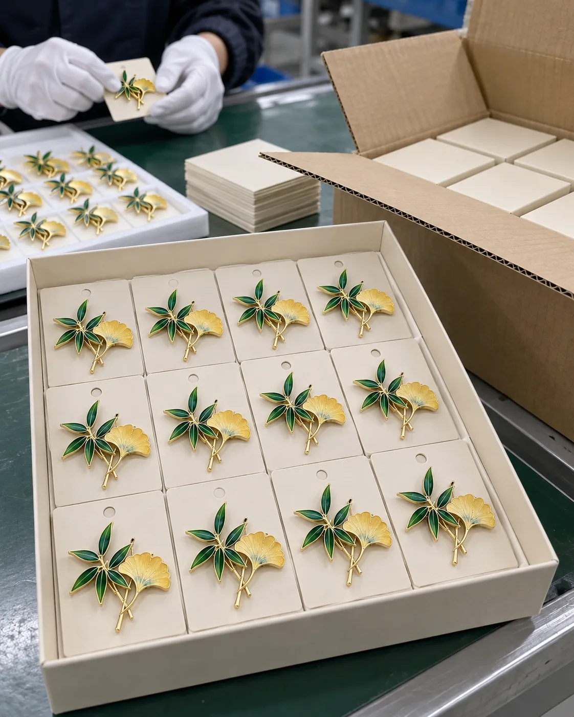 银杏竹叶胸针定制案例|黄铜蚀刻与安全别针批量与发运